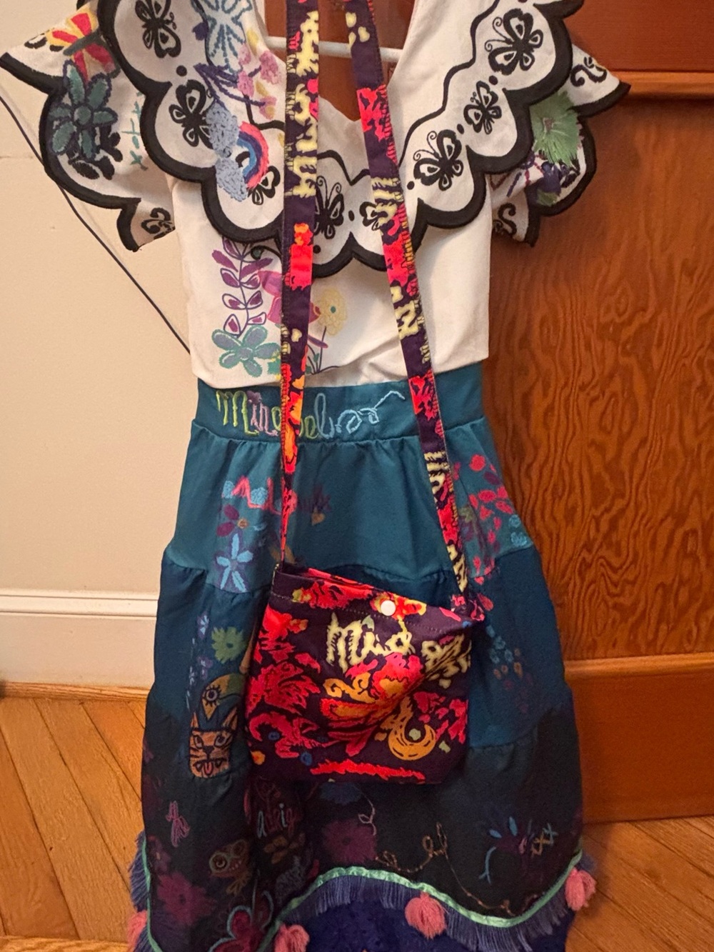 Disney Encanto Mirabel Costume Set Size 7/8 Official Disney